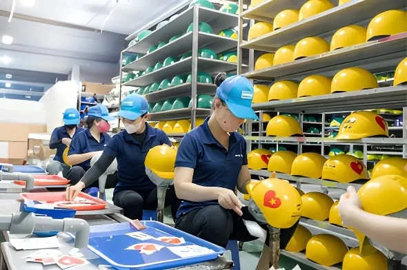 Gia Công Nón Bảo Hiểm Số Lượng Lớn Cho Doanh Nghiệp